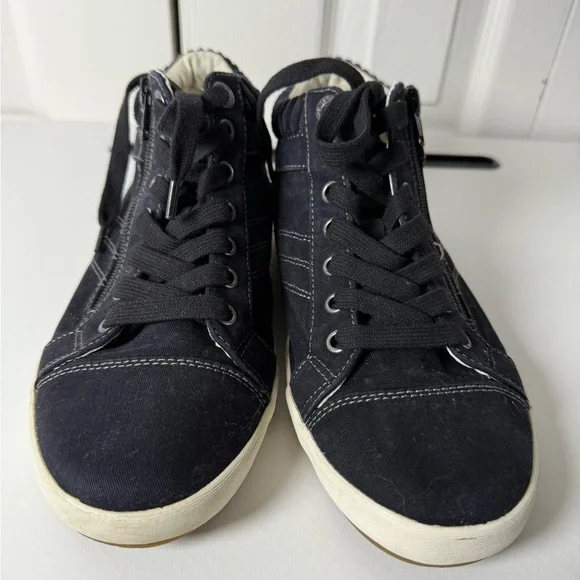 Women’s Black Tao Winner Casual Sneakers - Picture 9 of 9